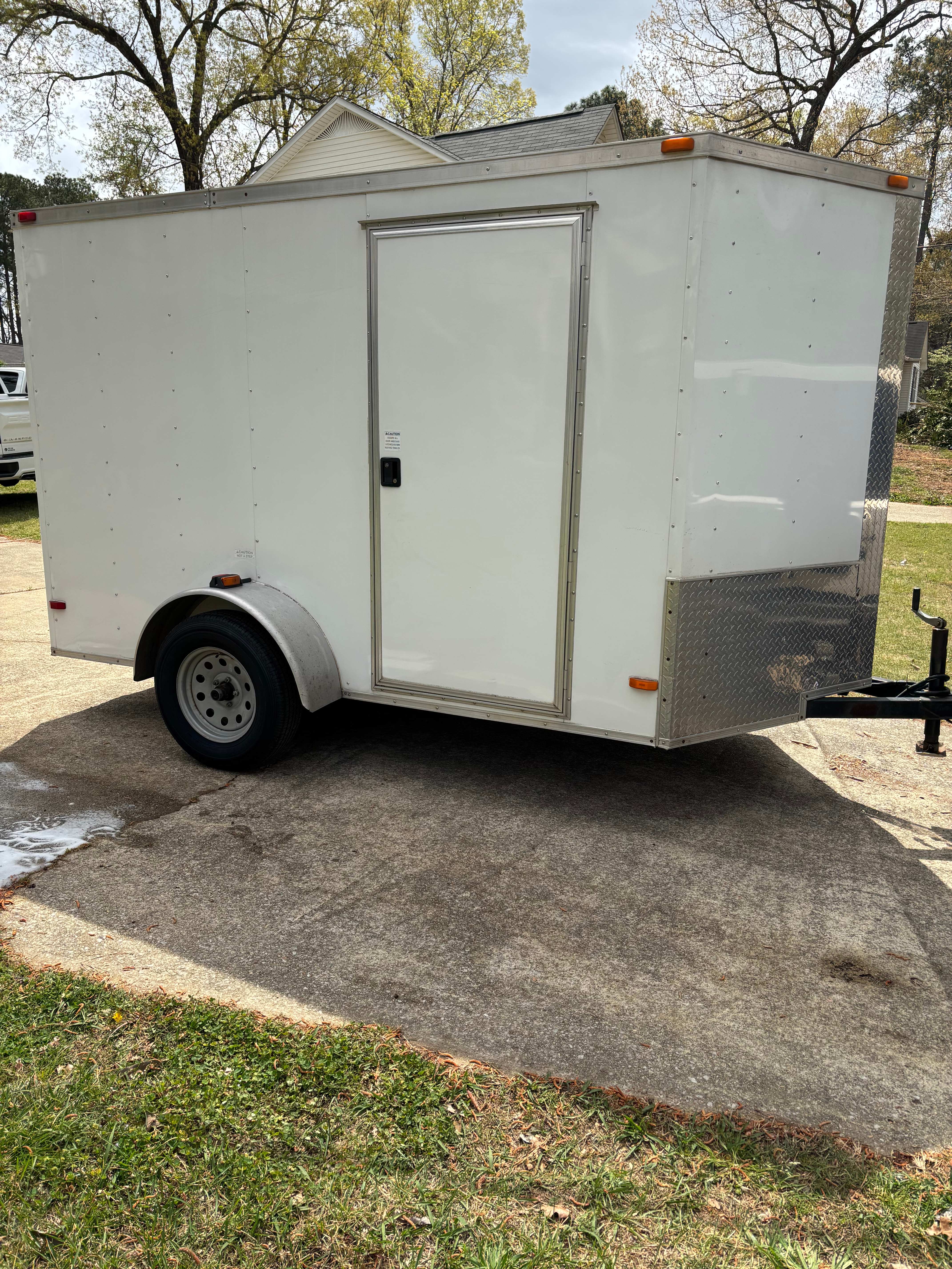 10ft Enclosed Trailer - 2,400 lbs capacity trailer rental in McCalla, Alabama - Image 1